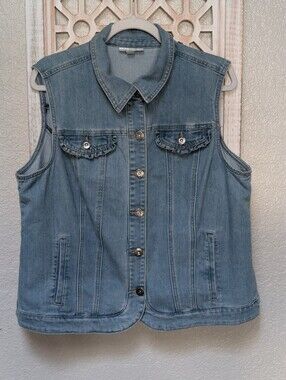 Dressbarn Denim Vest Ruffled Pockets Silver Buttons Size XL Boho Casual City